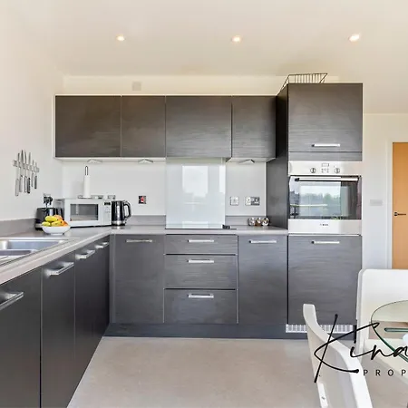 Luxury 2 Bed - - Mailbox - Bhx Station - Bullring - O2 Academy - Free Parking Apartment *