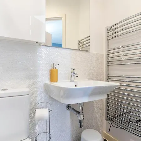 Luxury 2 Bed - - Mailbox - Bhx Station - Bullring - O2 Academy - Free Parking Birmingham