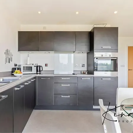 Luxury 2 Bed - - Mailbox - Bhx Station - Bullring - O2 Academy - Free Parking Apartment *