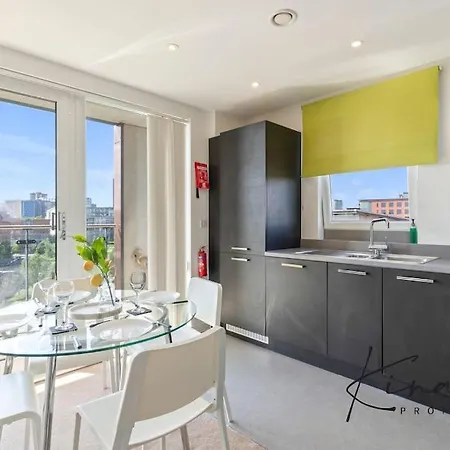 Luxury 2 Bed - - Mailbox - Bhx Station - Bullring - O2 Academy - Free Parking *